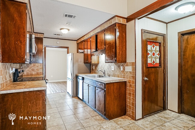 Building Photo - 213 Van Doren Dr