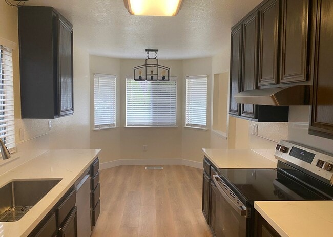 Building Photo - 1120 Devonshire Ct