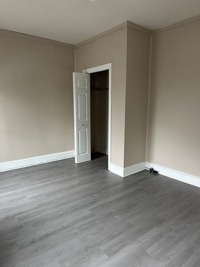 Building Photo - Two Bedroom Row Home for Rent