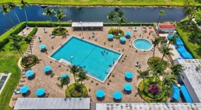 Building Photo - 690 Saxony Way