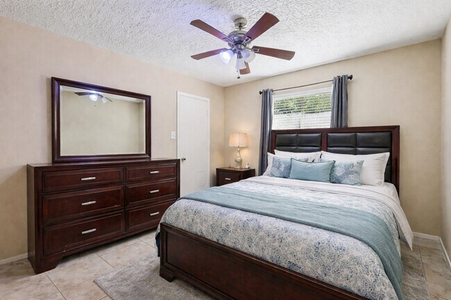 Building Photo - 15815 Crystal Grove Dr