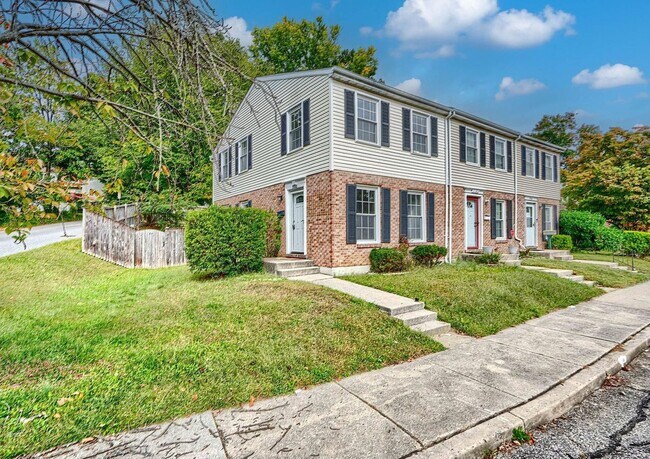 Building Photo - Updated End-of-Group Townhome with Finished Lower Level, Fenced Yard & Community Pool