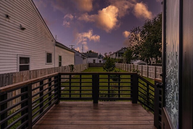Building Photo - 2506 Dumaine St
