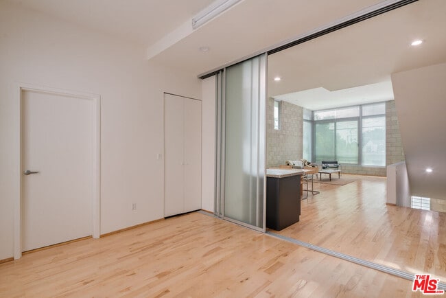 Building Photo - 717 Highland Ave