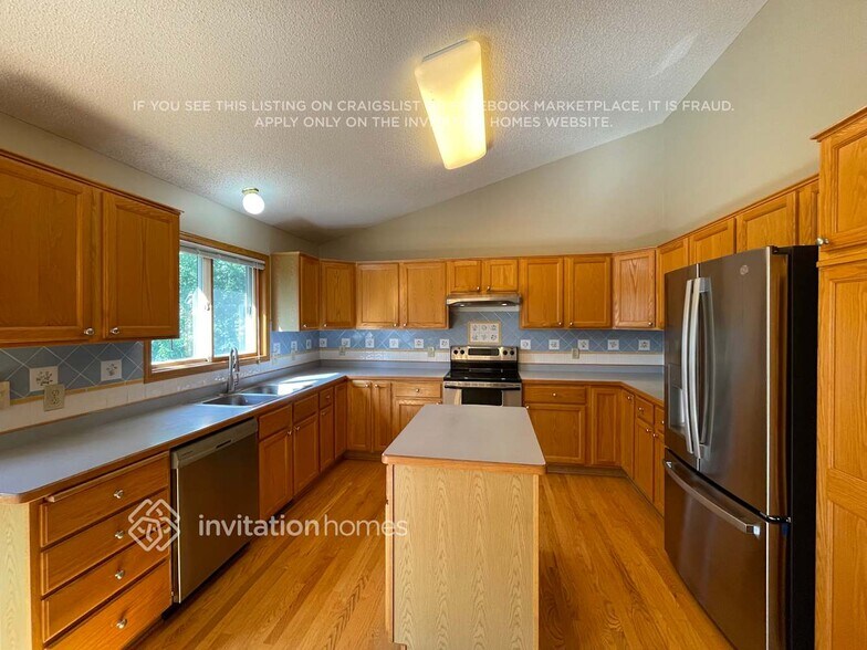 Building Photo - 13470 Dellwood Way