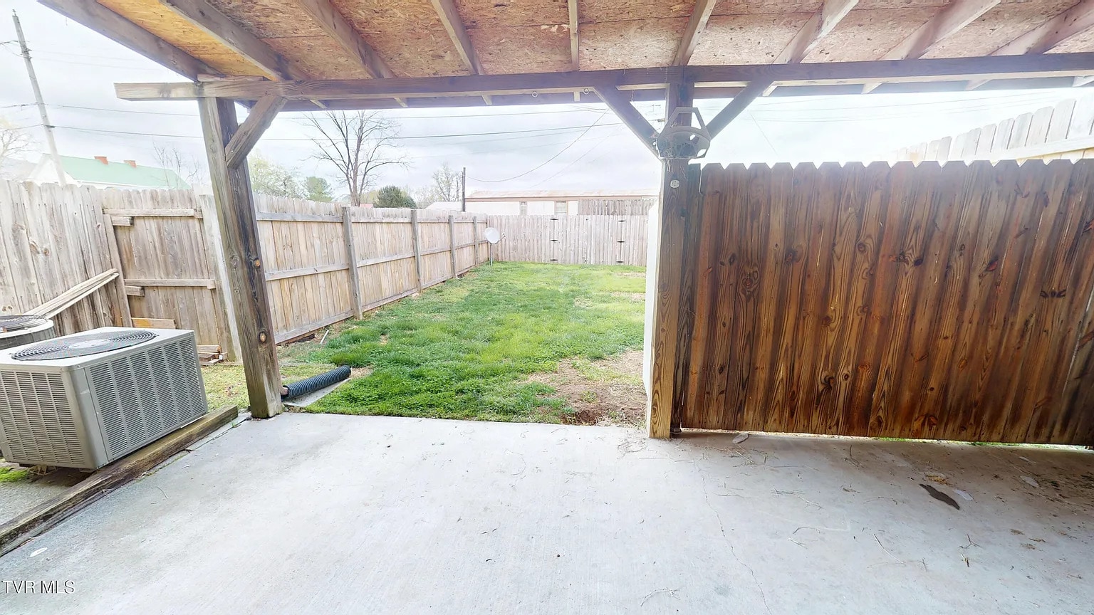 Large fenced yard - 103 Mayfield Dr
