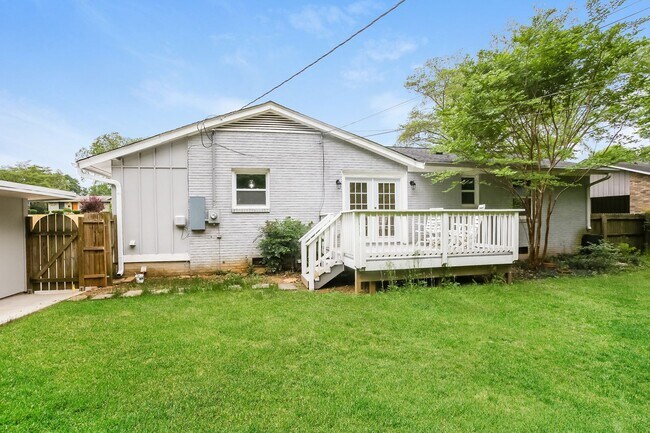 Building Photo - Beautiful 3 Bedroom single family home in ...