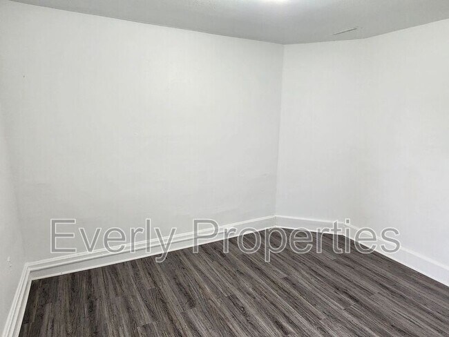 Building Photo - 1664 N Wisconsin St