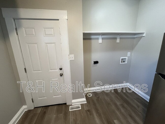 Building Photo - 514 E 33rd St