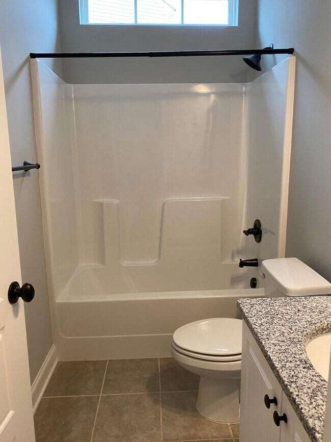 Building Photo - Spacious 5-Bedroom Home with Open Foyer - Move-In Ready! **Close to Fort Gordon, Hospitals, and I...