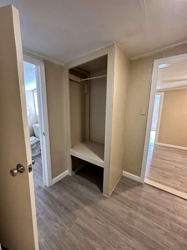 Building Photo - 314 N Nueces