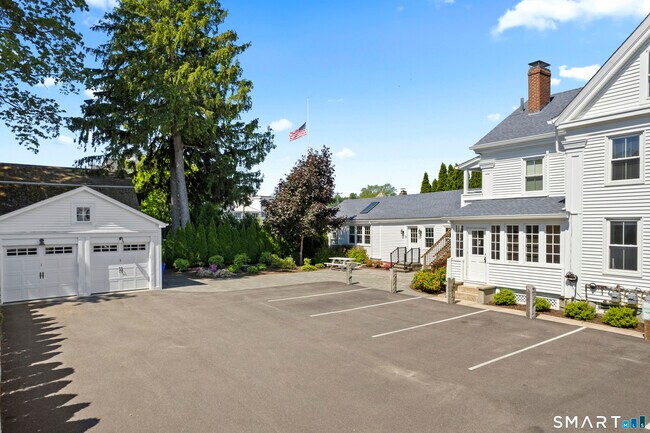 Building Photo - 6 Church St