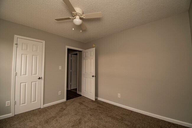 Building Photo - 3 Bedroom Pet Friendly Home For Rent In St...