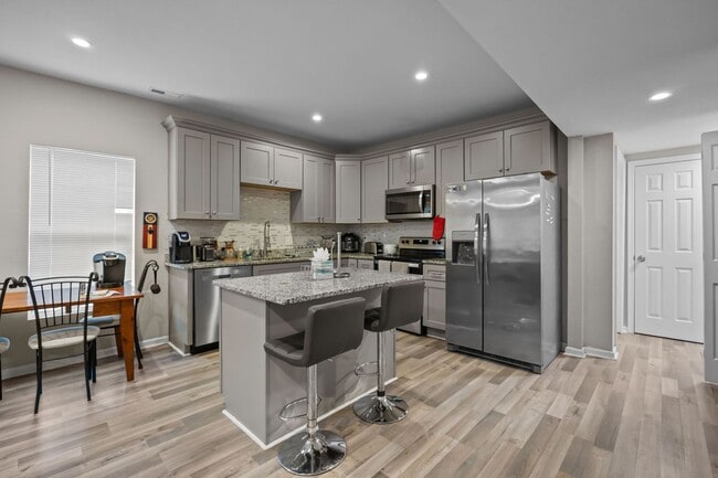 Building Photo - For Rent in Norfolk – Spacious 4 Bedroom H...