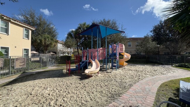 Building Photo - Charming 2-Bed Townhouse with on Ashley River Road!