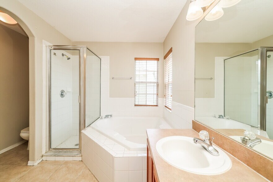 Building Photo - 16217 Bridgewalk Dr