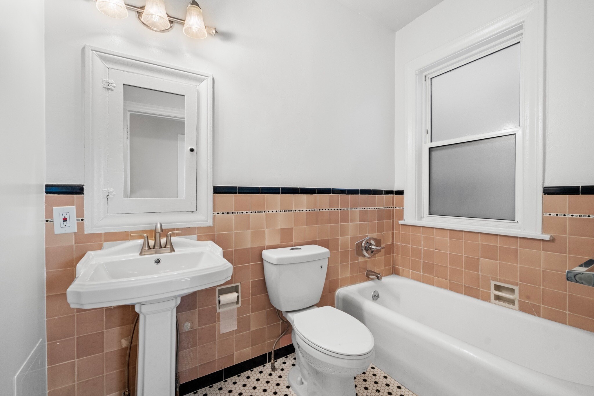 Building Photo - 429 N Gardner St