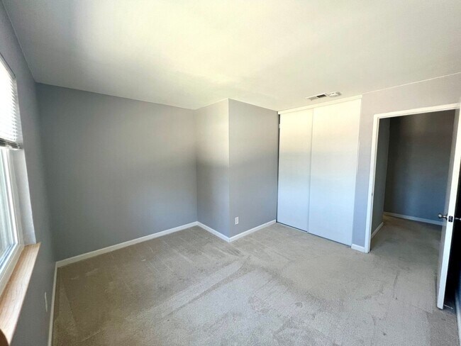 Building Photo - 2504 Edward Ln