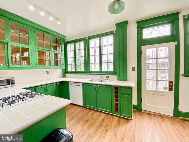 Building Photo - 140 Bryant St NW