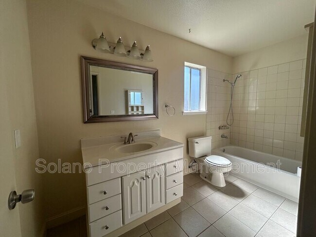 Building Photo - 1970 Grande Cir