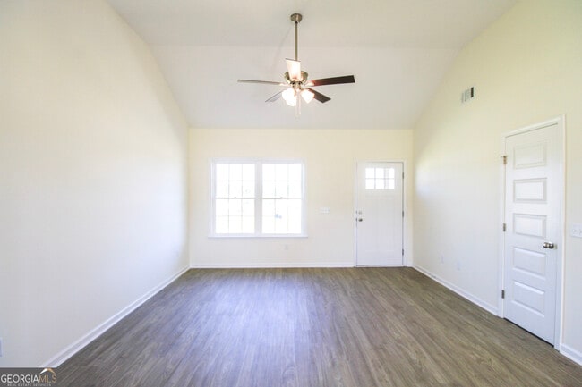 Building Photo - 501 Nickies Wy