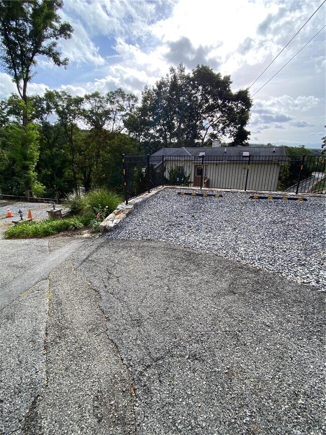 Building Photo - 49 Croton Point Ave