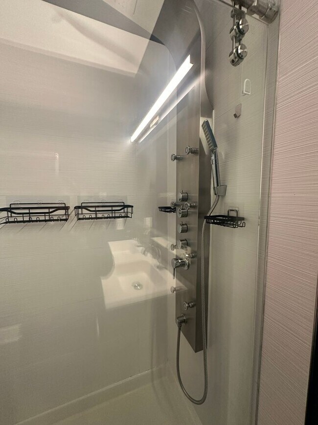 Building Photo - Modern 2 Bedroom, 2 Bathroom Penthouse with Parking in Historic LeDroit Park