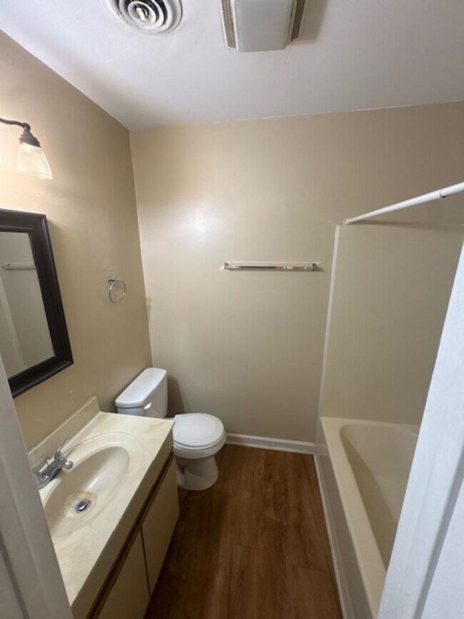 Building Photo - 25137 York Dr