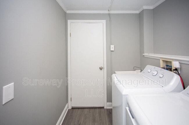 Building Photo - 220 S Church St