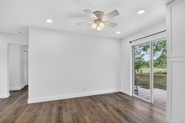 Building Photo - 291 NW 7th Ct