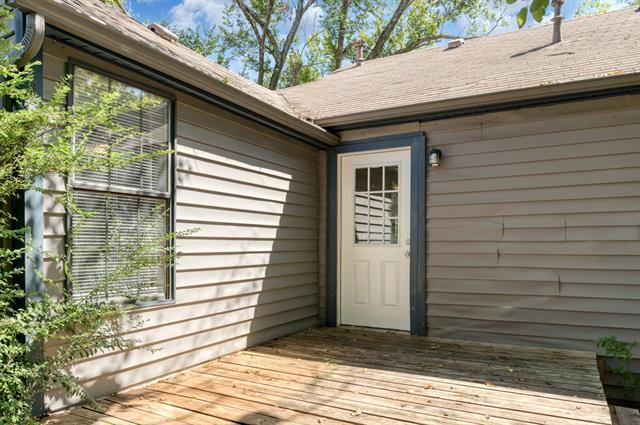 Building Photo - 207 Hackberry St