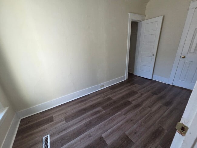 Building Photo - Lower 3 bedroom unit