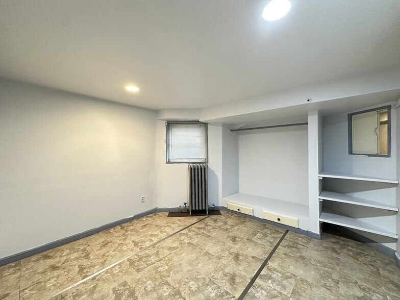 Building Photo - 4948 N Albany Ave
