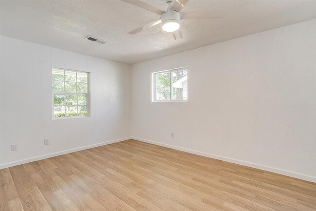 Building Photo - 1701 Larkspur Dr