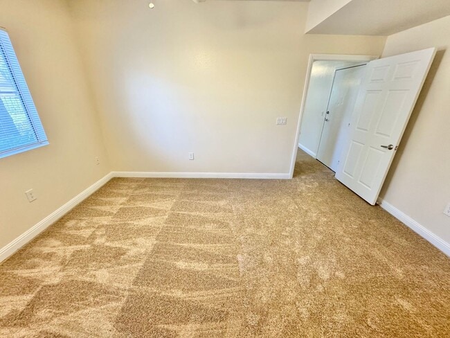 Building Photo - Inviting Condo with Open Floor Plan in Southwest Las Vegas