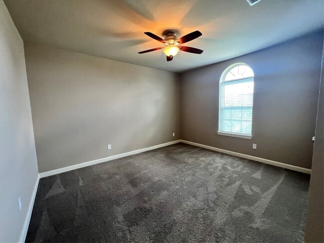 Building Photo - 3318 Suffolk Creek Ln