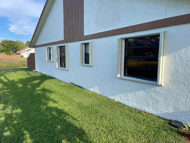Building Photo - 1120 Parkside Green Dr
