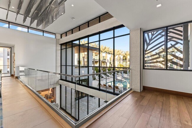 Building Photo - 6587 N Palmeraie Blvd