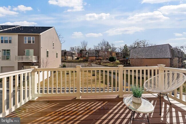 Building Photo - 9437 Oak Grv Ln