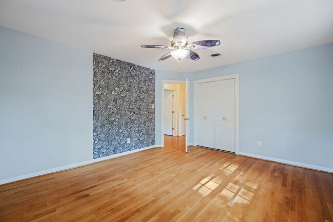 Building Photo - 2401 Scarsborough Dr