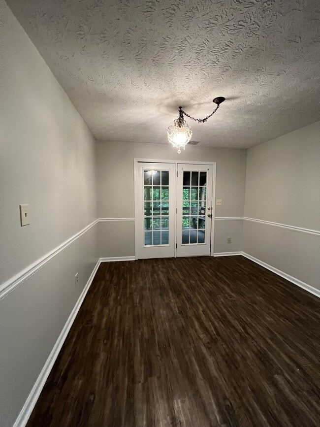 Building Photo - 1080 Sharon Pl