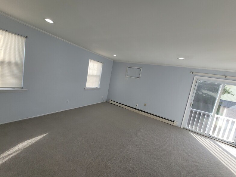 Building Photo - 637 Spruce St