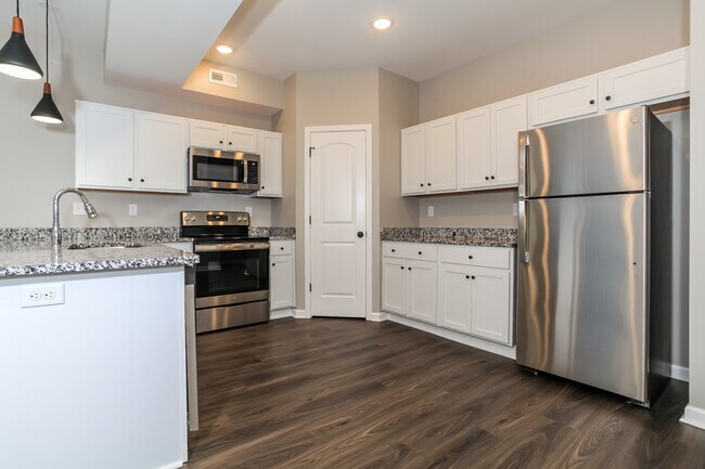 Building Photo - 2057 N Sarah Dr