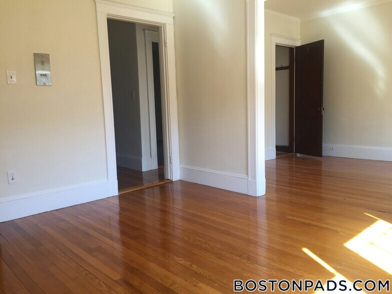 Building Photo - 157 Summer St