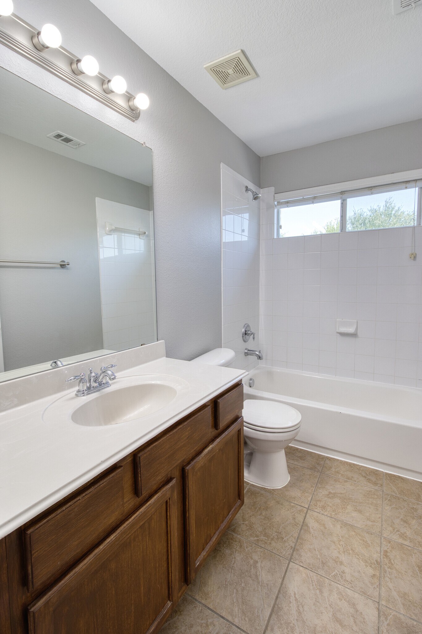 Building Photo - 9961 Delamere Dr