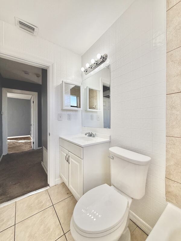 Building Photo - 1828 20th Ave S