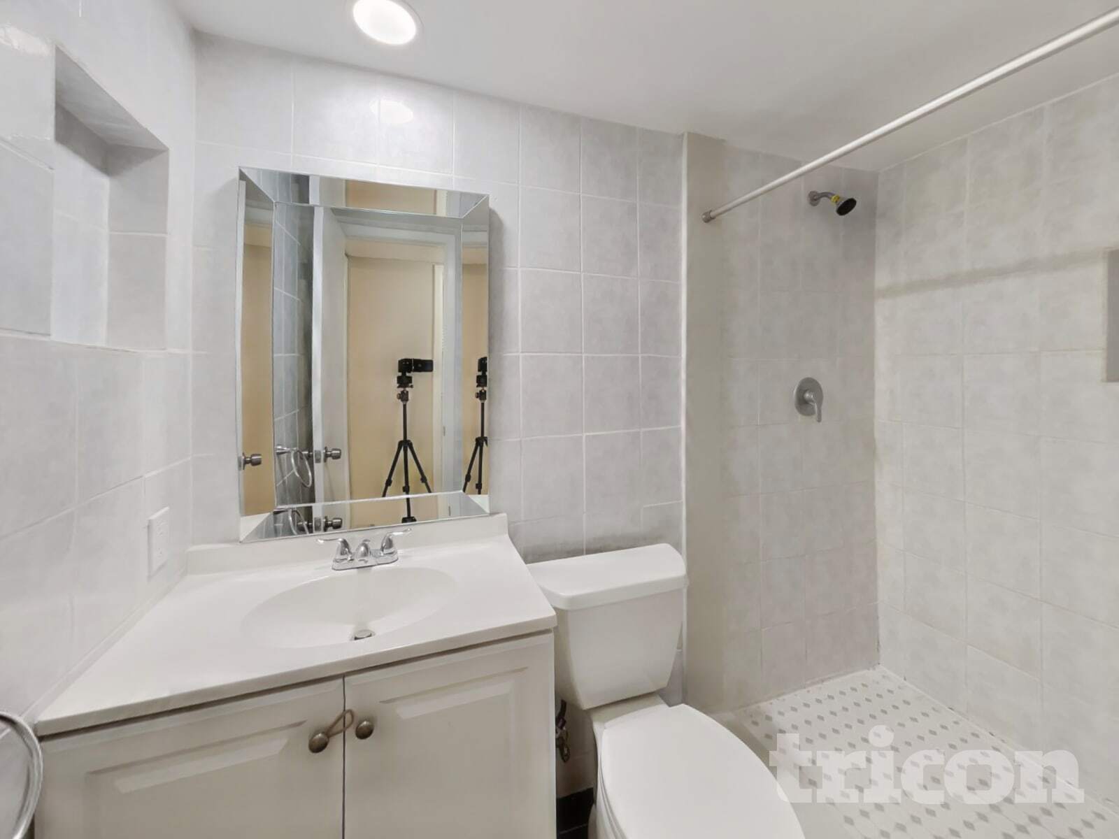 Building Photo - 16128 Foxfire Dr