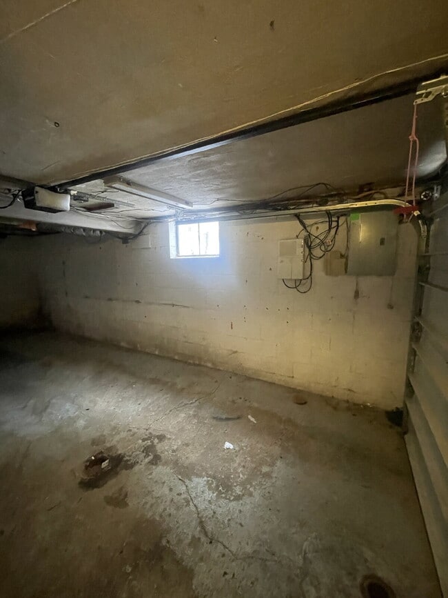 Building Photo - 149 Parkwood Rd