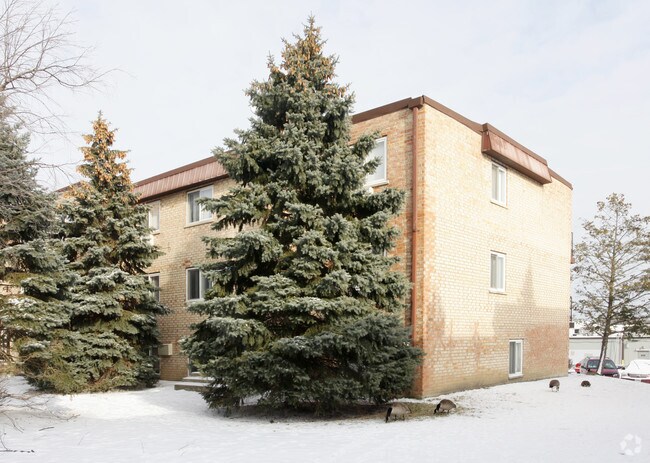 Building Photo - 317 W Hawthorne Cir