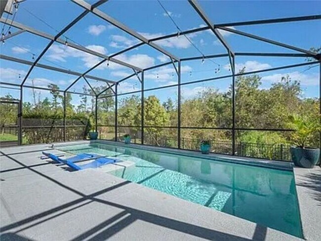 Building Photo - Stunning 5 bedroom home in Longwood